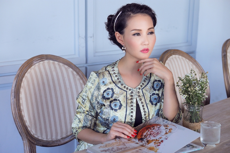 Hoa hậu quý bà Sương Đặng sang trọng với đầm ánh bạc